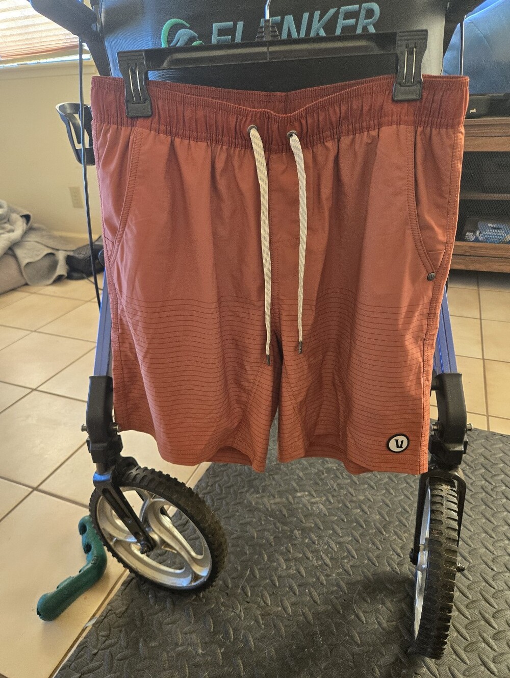 Vuori Kore Shorts Men's Large - Picture 3 of 3
